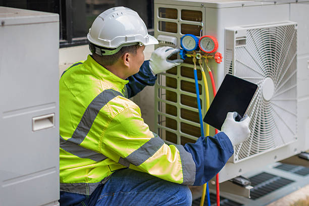 Professional Emergency Ac Repair technician working in Goodrich, TX